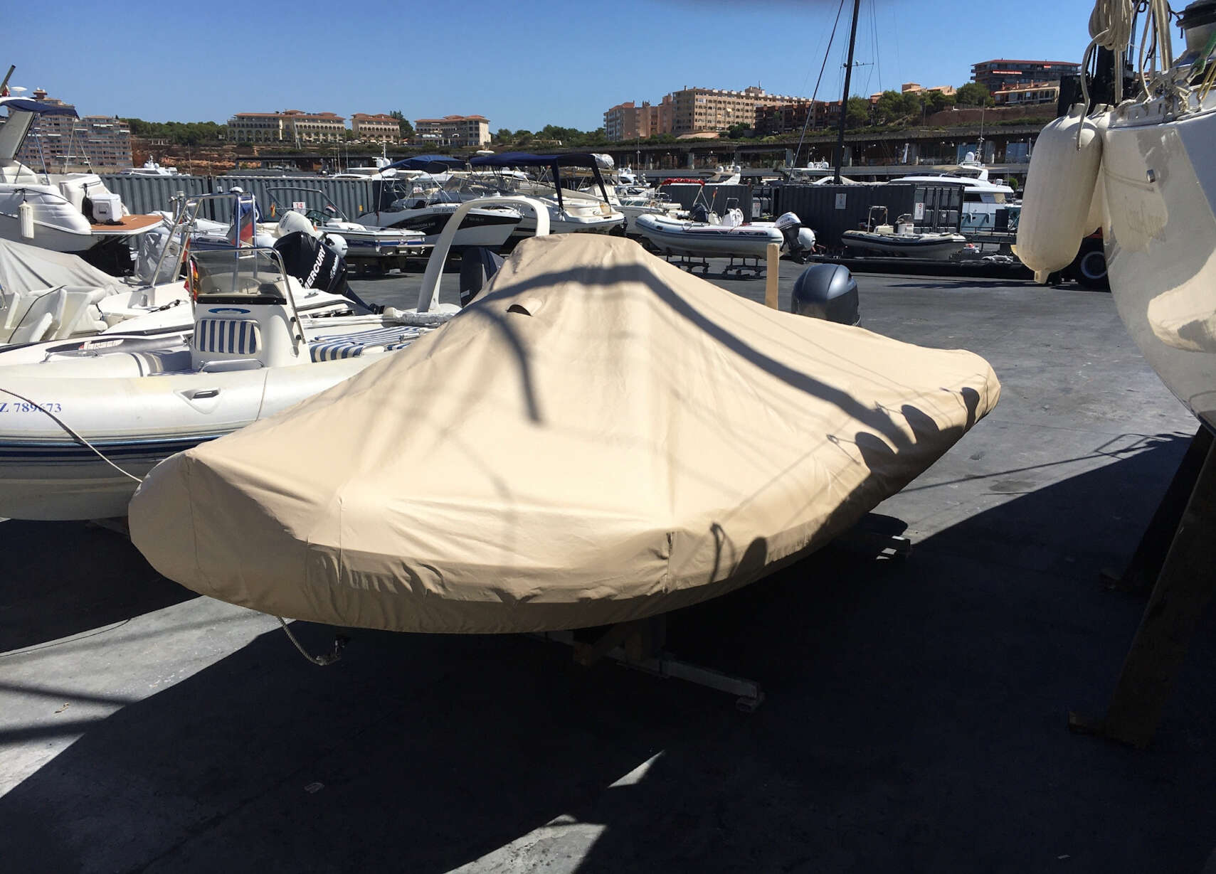 detalle de asiento de barco tapizado